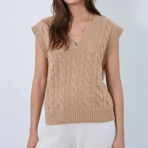 The Group by Babaton Illustrator Sweater Vest
